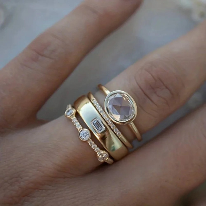 Bague vintage en or avec zircon cubique
