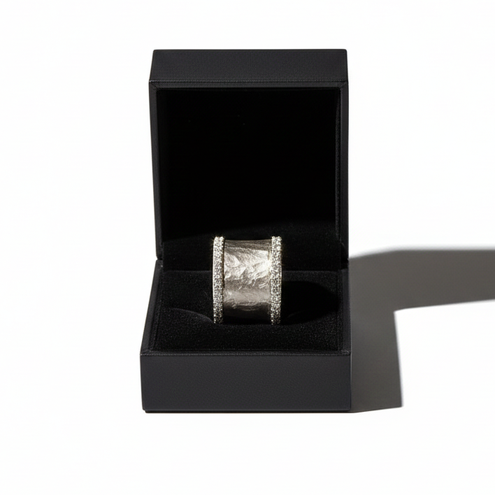 BAGUE EN ZIRCONE ARGENTÉE VINTAGE