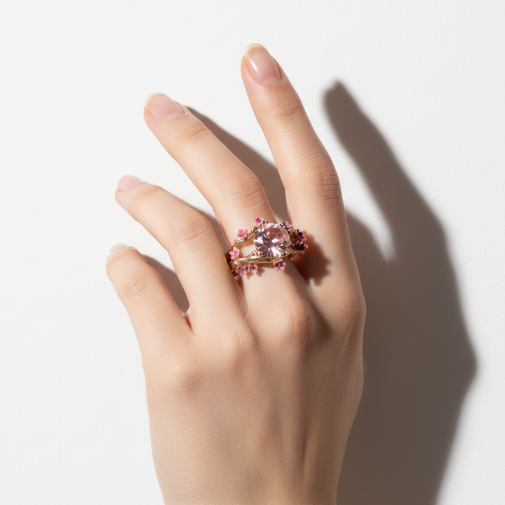 Bague en or avec cristal rose et petites fleurs