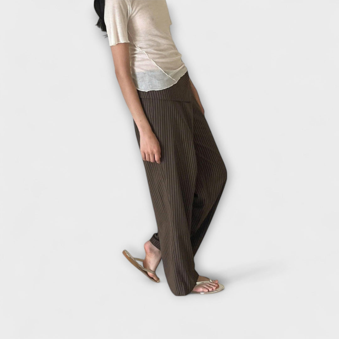 Julia – Pantalon Rayé Plissé