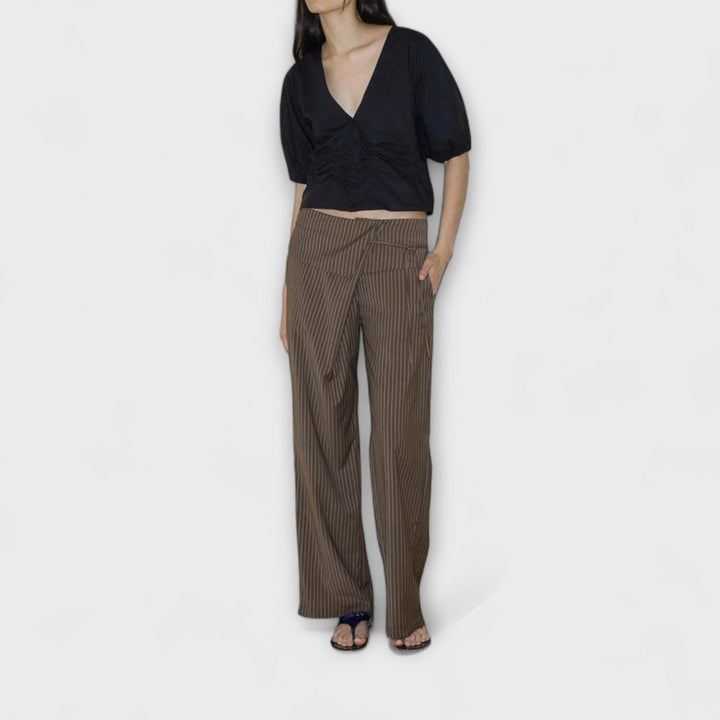 Julia – Pantalon Rayé Plissé