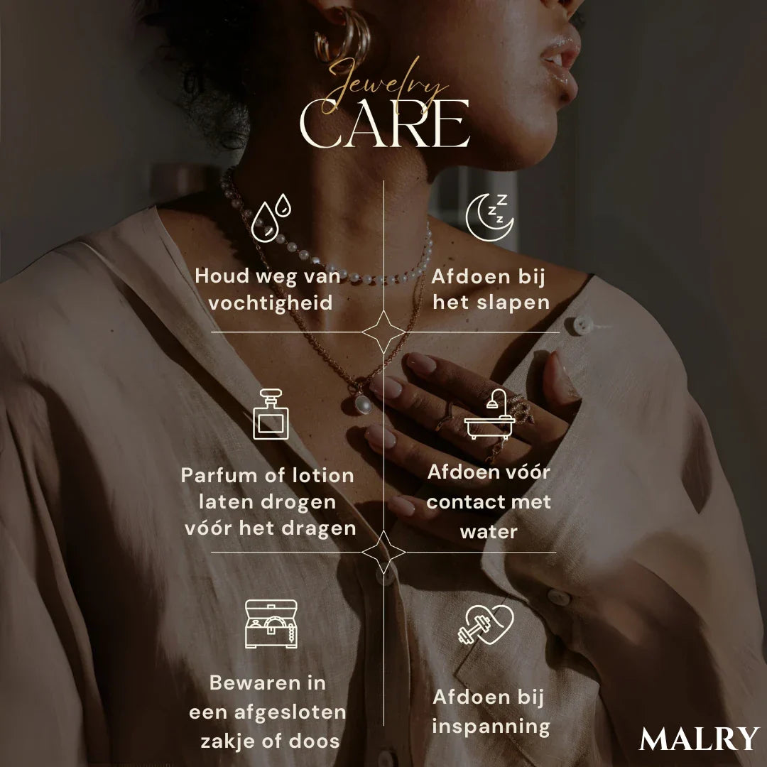 Bague élégante en or ornée de pierres étincelantes